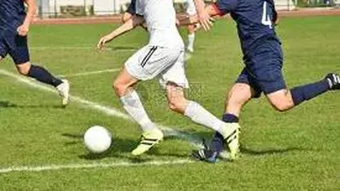 中国女子冰球队在2025年2月7日米兰冬奥会预选赛首战告捷